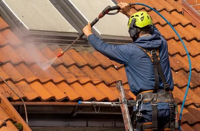 Démoussage et hydrofuge de toiture à Mencas
